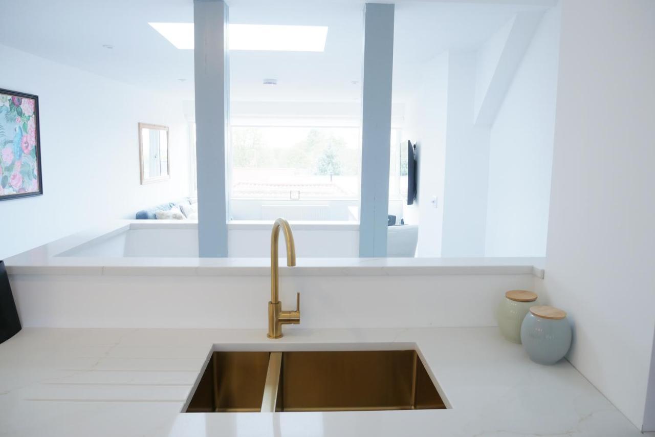 Sunset View, 2 Bedrooms In The Heart Of Holt With Parking Buitenkant foto