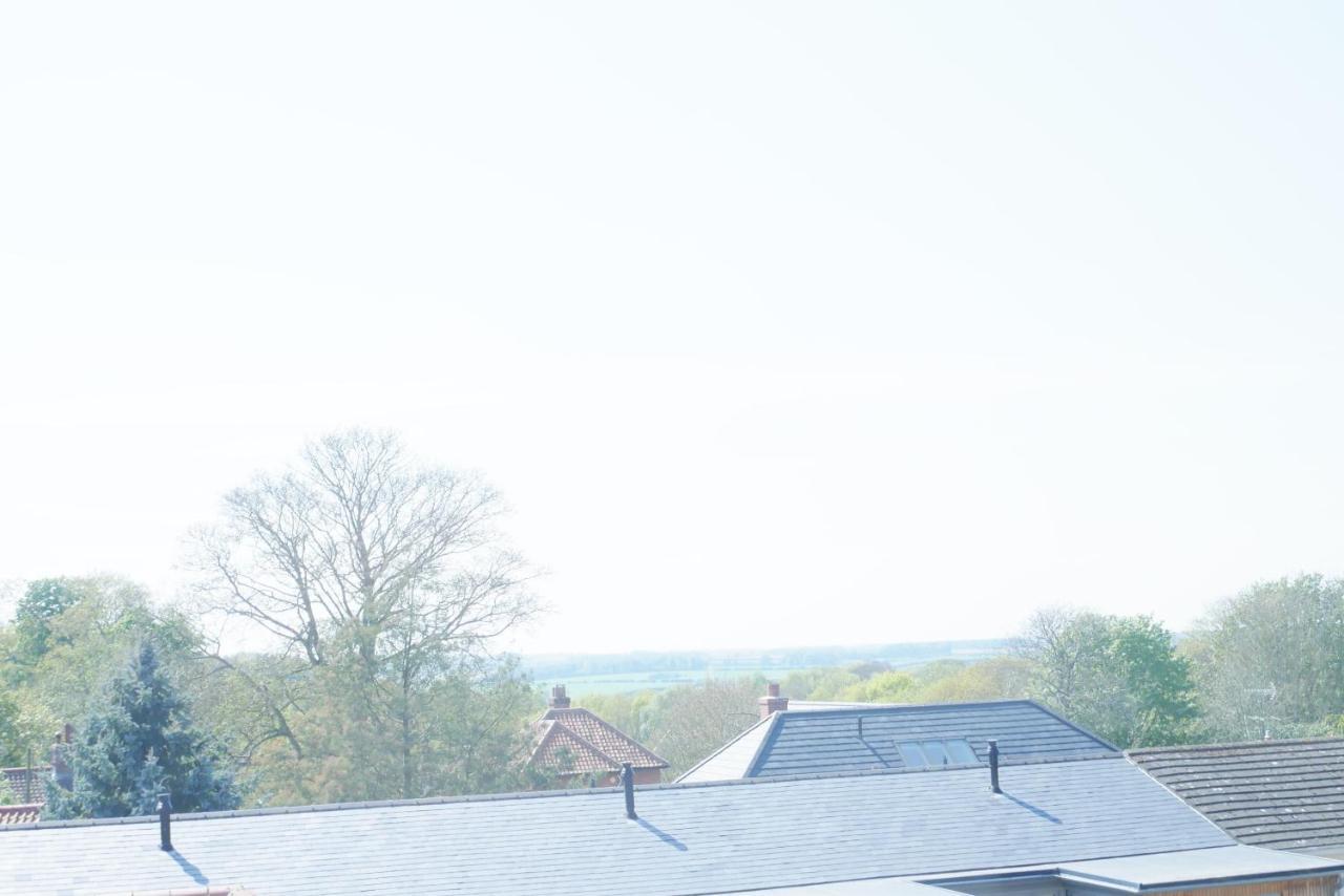 Sunset View, 2 Bedrooms In The Heart Of Holt With Parking Buitenkant foto