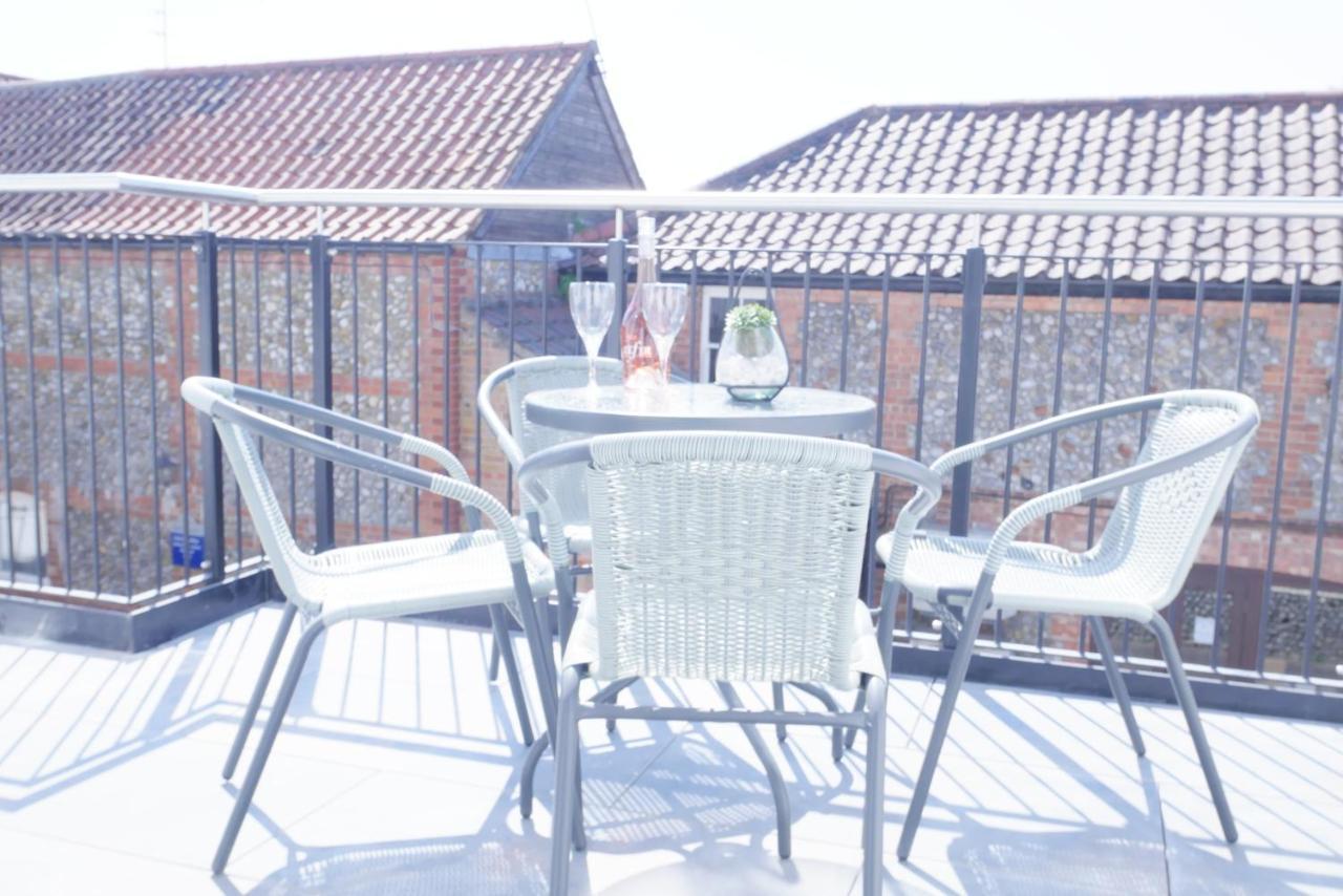 Sunset View, 2 Bedrooms In The Heart Of Holt With Parking Buitenkant foto