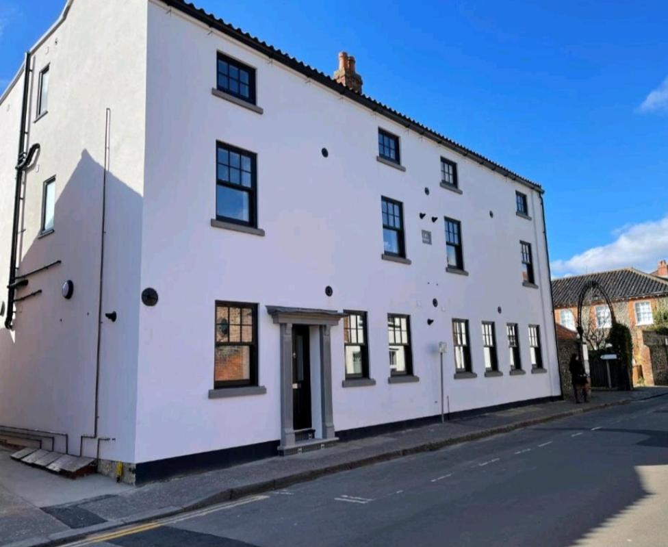 Sunset View, 2 Bedrooms In The Heart Of Holt With Parking Buitenkant foto